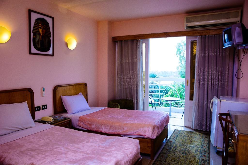 New Pola Hotel Luxor Buitenkant foto
