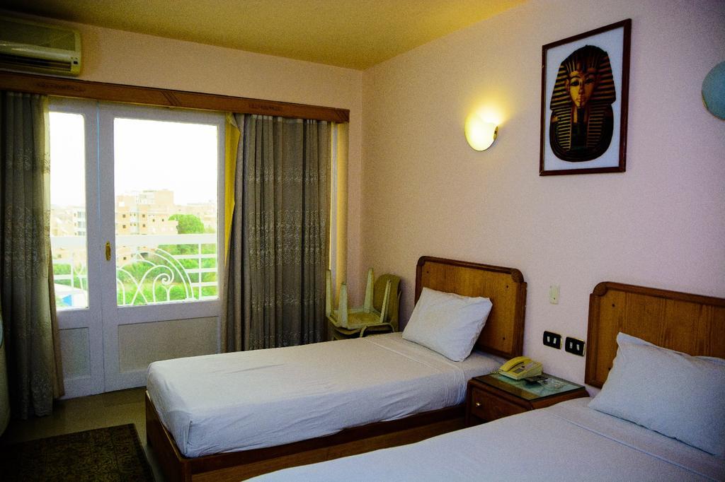New Pola Hotel Luxor Buitenkant foto